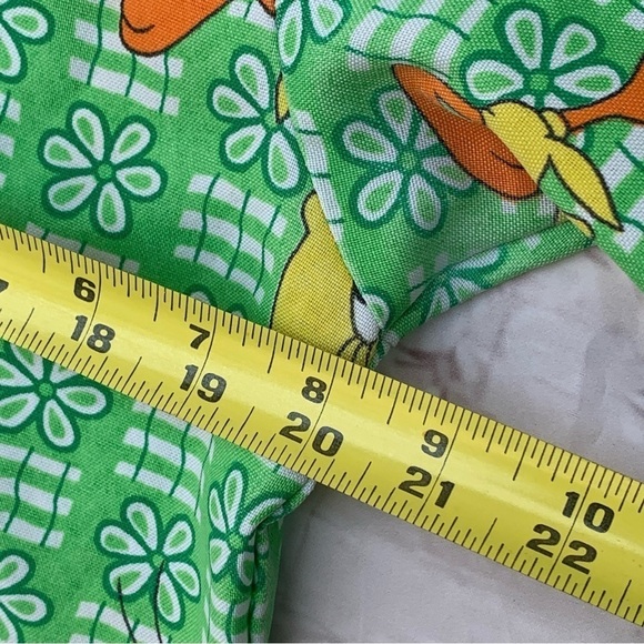 Looney Tunes Tweety Bird Nursing Scrub Top shirt size Large - Picture 4 of 5